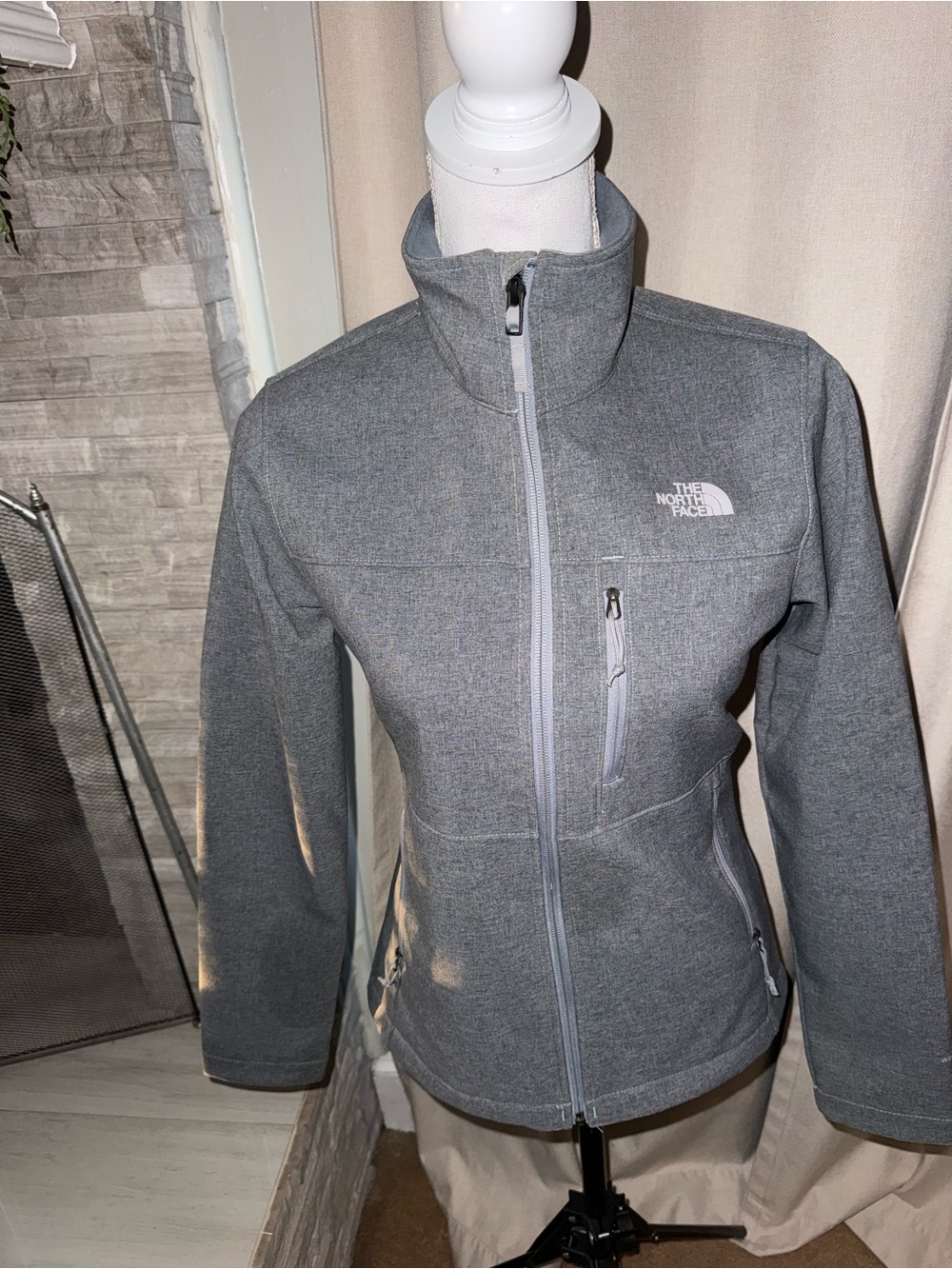 The North Face Women's Gray Full-Zip Softshell Jacket